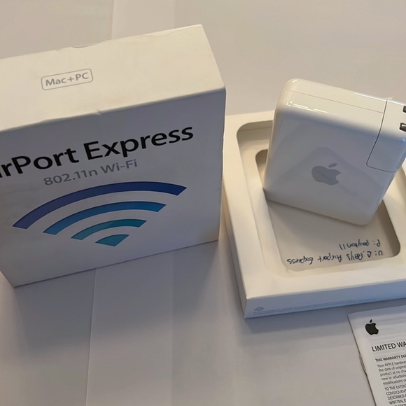 Apple AirPort Express Wireless Router 802.11n   1st Generation - Picture 5 of 9